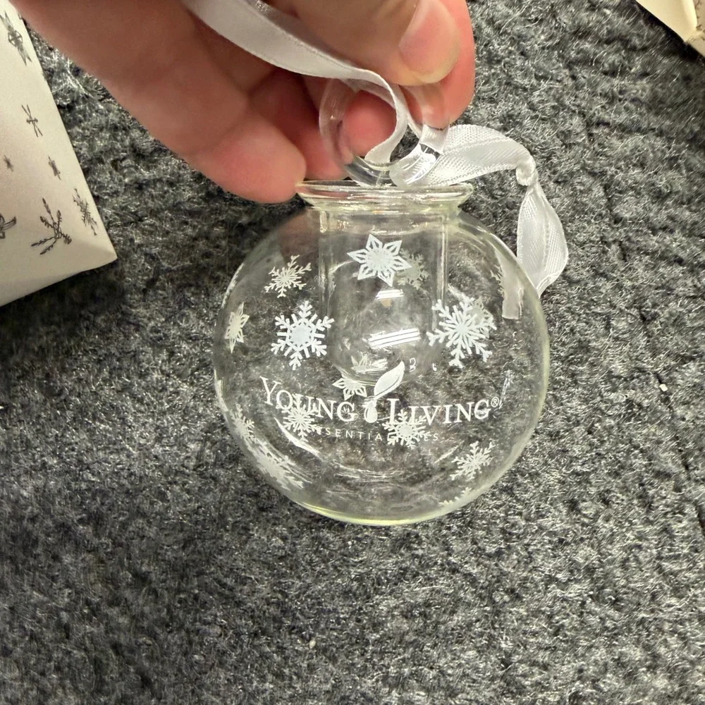 Young Living Essential Oils Glass Diffuser Ornaments Set of 2 Snowflake Etched